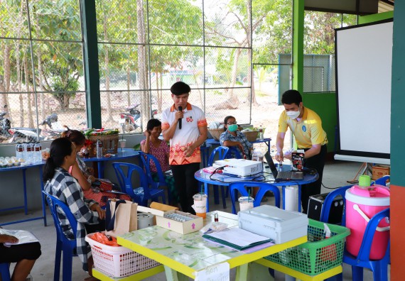 ภาพกิจกรรม  คณะวิทยาศาสตร์และเทคโนโลยี จัดอบรมเชิงปฏิบัติการ เรื่อง การพัฒนาบรรจุภัณฑ์น้ำพริกโบราณกลุ่มศรีเกษตรพัฒนา