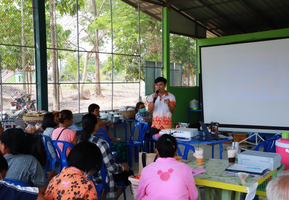 ภาพกิจกรรม  คณะวิทยาศาสตร์และเทคโนโลยี จัดอบรมเชิงปฏิบัติการ เรื่อง การพัฒนาบรรจุภัณฑ์น้ำพริกโบราณกลุ่มศรีเกษตรพัฒนา