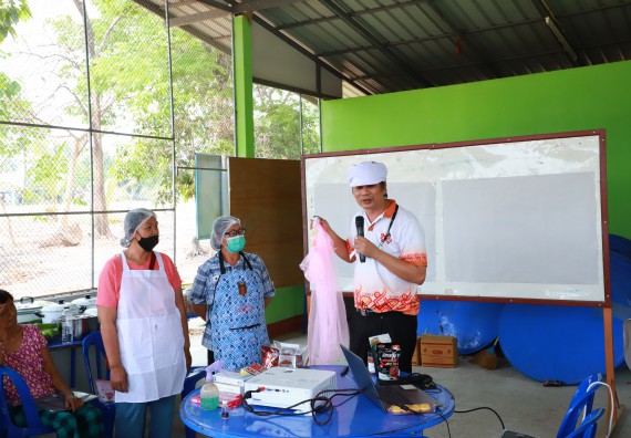 ภาพกิจกรรม  คณะวิทยาศาสตร์และเทคโนโลยี จัดอบรมเชิงปฏิบัติการ เรื่อง การพัฒนาบรรจุภัณฑ์น้ำพริกโบราณกลุ่มศรีเกษตรพัฒนา