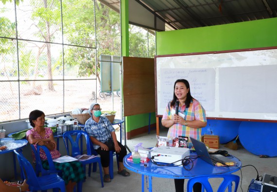 ภาพกิจกรรม  คณะวิทยาศาสตร์และเทคโนโลยี จัดอบรมเชิงปฏิบัติการ เรื่อง การพัฒนาบรรจุภัณฑ์น้ำพริกโบราณกลุ่มศรีเกษตรพัฒนา