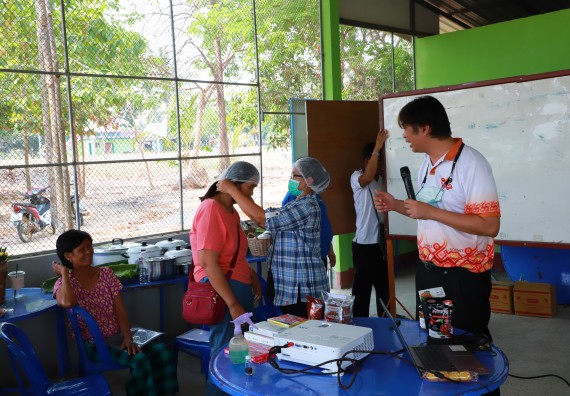 ภาพกิจกรรม  คณะวิทยาศาสตร์และเทคโนโลยี จัดอบรมเชิงปฏิบัติการ เรื่อง การพัฒนาบรรจุภัณฑ์น้ำพริกโบราณกลุ่มศรีเกษตรพัฒนา