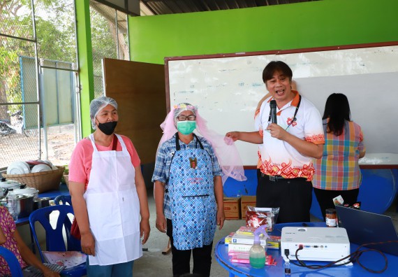 ภาพกิจกรรม  คณะวิทยาศาสตร์และเทคโนโลยี จัดอบรมเชิงปฏิบัติการ เรื่อง การพัฒนาบรรจุภัณฑ์น้ำพริกโบราณกลุ่มศรีเกษตรพัฒนา