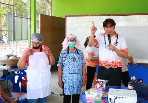 ภาพกิจกรรม  คณะวิทยาศาสตร์และเทคโนโลยี จัดอบรมเชิงปฏิบัติการ เรื่อง การพัฒนาบรรจุภัณฑ์น้ำพริกโบราณกลุ่มศรีเกษตรพัฒนา
