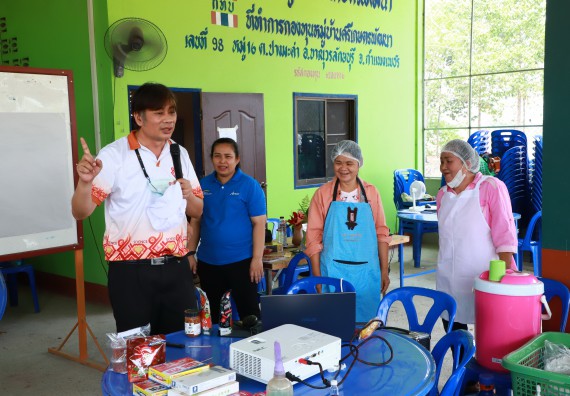 ภาพกิจกรรม  คณะวิทยาศาสตร์และเทคโนโลยี จัดอบรมเชิงปฏิบัติการ เรื่อง การพัฒนาบรรจุภัณฑ์น้ำพริกโบราณกลุ่มศรีเกษตรพัฒนา