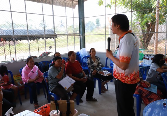 ภาพกิจกรรม  คณะวิทยาศาสตร์และเทคโนโลยี จัดอบรมเชิงปฏิบัติการ เรื่อง การพัฒนาบรรจุภัณฑ์น้ำพริกโบราณกลุ่มศรีเกษตรพัฒนา