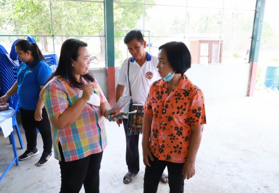 ภาพกิจกรรม  คณะวิทยาศาสตร์และเทคโนโลยี จัดอบรมเชิงปฏิบัติการ เรื่อง การพัฒนาบรรจุภัณฑ์น้ำพริกโบราณกลุ่มศรีเกษตรพัฒนา