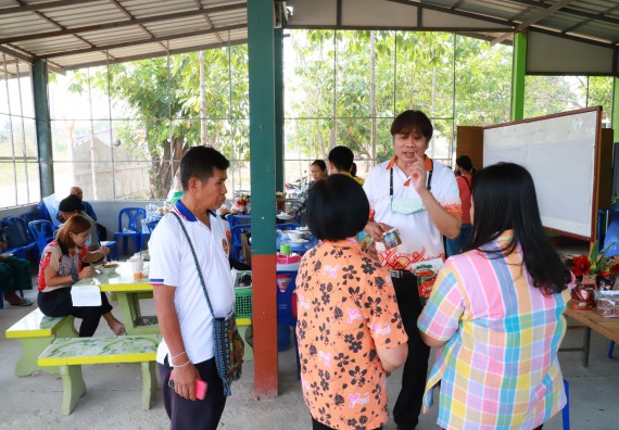 ภาพกิจกรรม  คณะวิทยาศาสตร์และเทคโนโลยี จัดอบรมเชิงปฏิบัติการ เรื่อง การพัฒนาบรรจุภัณฑ์น้ำพริกโบราณกลุ่มศรีเกษตรพัฒนา