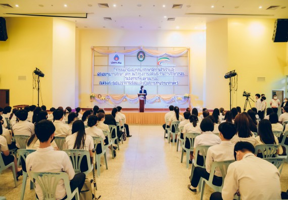 ภาพกิจกรรม  คณะวิทยาศาสตร์และเทคโนโลยี จัดพิธีมอบทุนเพื่อการศึกษา ปตท.สผ. โครงการเอส 1 ประจำปีการศึกษา 2565 ซึ่งได้รับการสนับสนุนงบประมาณจาก บริษัท ปตท.สผ. สยาม จำกัด บริษัท ในกลุ่ม ปตท. สำรวจและผลิตปิโตรเลียม จำกัด