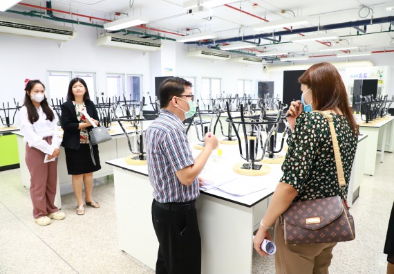 ภาพกิจกรรม  ศูนย์วิทยาศาสตร์ประยุกต์ คณะวิทยาศาสตร์เทคโนโลยี มหาวิทยาลัยราชภัฏกำแพงเพชร เข้ารับการตรวจประเมินความปลอดภัยห้องปฏิบัติการ ตามเกณฑ์ (ESPReL Checklist)