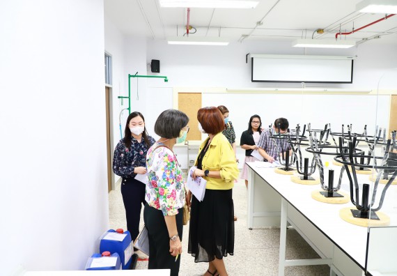 ภาพกิจกรรม  ศูนย์วิทยาศาสตร์ประยุกต์ คณะวิทยาศาสตร์เทคโนโลยี มหาวิทยาลัยราชภัฏกำแพงเพชร เข้ารับการตรวจประเมินความปลอดภัยห้องปฏิบัติการ ตามเกณฑ์ (ESPReL Checklist)