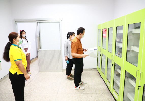 ภาพกิจกรรม  ศูนย์วิทยาศาสตร์ประยุกต์ คณะวิทยาศาสตร์เทคโนโลยี มหาวิทยาลัยราชภัฏกำแพงเพชร เข้ารับการตรวจประเมินความปลอดภัยห้องปฏิบัติการ ตามเกณฑ์ (ESPReL Checklist)