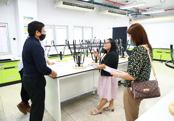 ภาพกิจกรรม  ศูนย์วิทยาศาสตร์ประยุกต์ คณะวิทยาศาสตร์เทคโนโลยี มหาวิทยาลัยราชภัฏกำแพงเพชร เข้ารับการตรวจประเมินความปลอดภัยห้องปฏิบัติการ ตามเกณฑ์ (ESPReL Checklist)