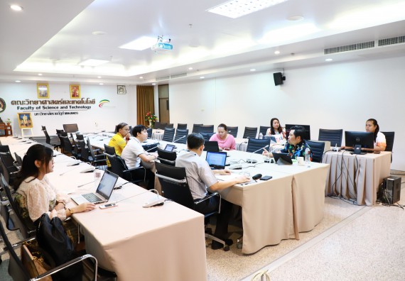 ภาพกิจกรรม  คณะวิทยาศาสตร์และเทคโนโลยี จัดกิจกรรมอบรมเชิงปฏิบัติการ เรื่อง การเขียนรายงานการประเมินตนเอง ระดับหลักสูตร ประจำปีการศึกษา 2565 ตามเกณฑ์ AUN-QA