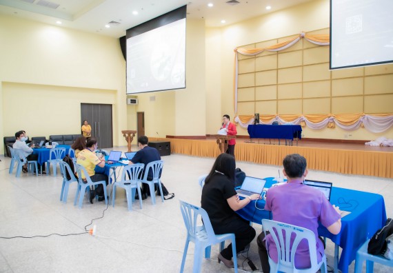 ภาพกิจกรรม  คณะวิทยาศาสตร์และเทคโนโลยี จัดโครงการกิจกรรมอบรมเชิงปฏิบัติการ เรื่อง การเขียนรายงานการประเมินตนเอง ระดับหลักสูตร ประจำปีการศึกษา 2565 ตามเกณฑ์ AUN-QA