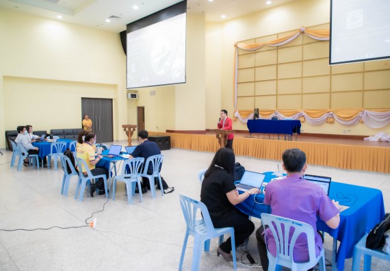 ภาพกิจกรรม  คณะวิทยาศาสตร์และเทคโนโลยี จัดโครงการกิจกรรมอบรมเชิงปฏิบัติการ เรื่อง การเขียนรายงานการประเมินตนเอง ระดับหลักสูตร ประจำปีการศึกษา 2565 ตามเกณฑ์ AUN-QA