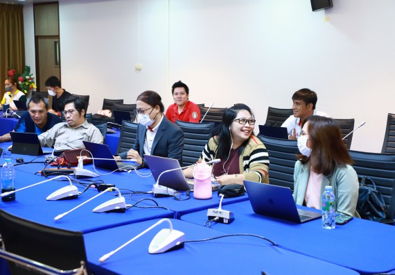 ภาพกิจกรรม   คณะวิทยาศาสตร์และเทคโนโลยี จัดอบรมเชิงปฏิบัติการ เรื่อง เทคนิคการออกแบบป้ายประชาสัมพันธ์ ให้กับอาจารย์และบุคลากรคณะวิทยาศาสตร์และเทคโนโลยี