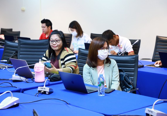 ภาพกิจกรรม   คณะวิทยาศาสตร์และเทคโนโลยี จัดอบรมเชิงปฏิบัติการ เรื่อง เทคนิคการออกแบบป้ายประชาสัมพันธ์ ให้กับอาจารย์และบุคลากรคณะวิทยาศาสตร์และเทคโนโลยี