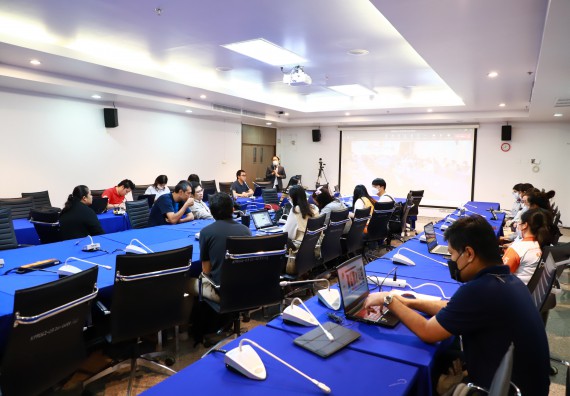 ภาพกิจกรรม   คณะวิทยาศาสตร์และเทคโนโลยี จัดอบรมเชิงปฏิบัติการ เรื่อง เทคนิคการออกแบบป้ายประชาสัมพันธ์ ให้กับอาจารย์และบุคลากรคณะวิทยาศาสตร์และเทคโนโลยี