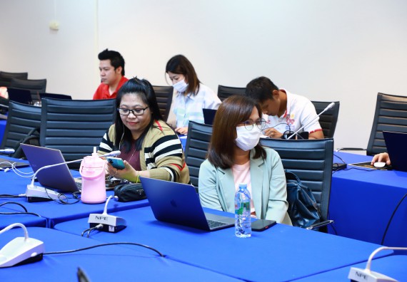 ภาพกิจกรรม   คณะวิทยาศาสตร์และเทคโนโลยี จัดอบรมเชิงปฏิบัติการ เรื่อง เทคนิคการออกแบบป้ายประชาสัมพันธ์ ให้กับอาจารย์และบุคลากรคณะวิทยาศาสตร์และเทคโนโลยี