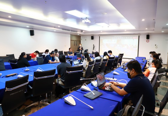 ภาพกิจกรรม   คณะวิทยาศาสตร์และเทคโนโลยี จัดอบรมเชิงปฏิบัติการ เรื่อง เทคนิคการออกแบบป้ายประชาสัมพันธ์ ให้กับอาจารย์และบุคลากรคณะวิทยาศาสตร์และเทคโนโลยี