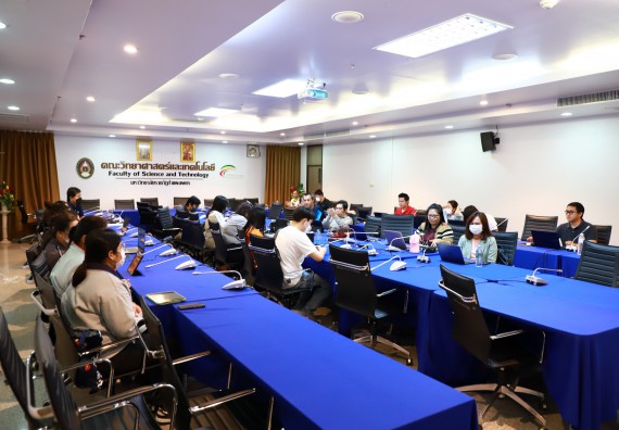 ภาพกิจกรรม   คณะวิทยาศาสตร์และเทคโนโลยี จัดอบรมเชิงปฏิบัติการ เรื่อง เทคนิคการออกแบบป้ายประชาสัมพันธ์ ให้กับอาจารย์และบุคลากรคณะวิทยาศาสตร์และเทคโนโลยี