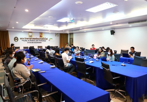 ภาพกิจกรรม   คณะวิทยาศาสตร์และเทคโนโลยี จัดอบรมเชิงปฏิบัติการ เรื่อง เทคนิคการออกแบบป้ายประชาสัมพันธ์ ให้กับอาจารย์และบุคลากรคณะวิทยาศาสตร์และเทคโนโลยี