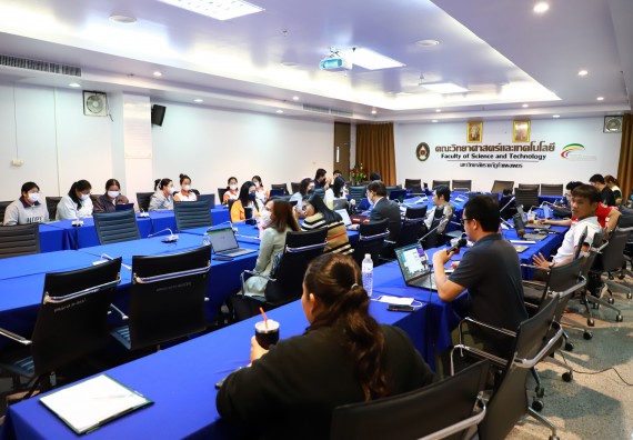 ภาพกิจกรรม   คณะวิทยาศาสตร์และเทคโนโลยี จัดอบรมเชิงปฏิบัติการ เรื่อง เทคนิคการออกแบบป้ายประชาสัมพันธ์ ให้กับอาจารย์และบุคลากรคณะวิทยาศาสตร์และเทคโนโลยี