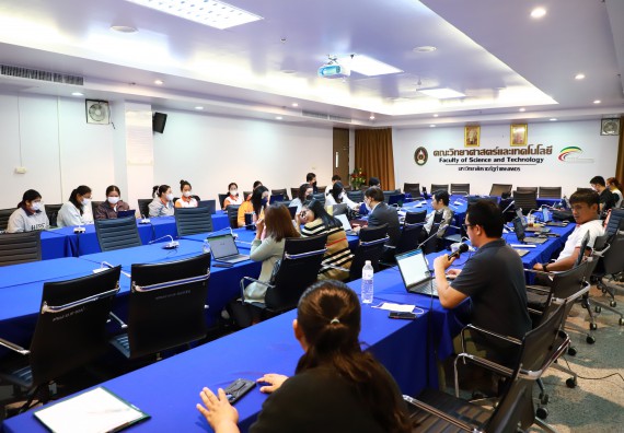 ภาพกิจกรรม   คณะวิทยาศาสตร์และเทคโนโลยี จัดอบรมเชิงปฏิบัติการ เรื่อง เทคนิคการออกแบบป้ายประชาสัมพันธ์ ให้กับอาจารย์และบุคลากรคณะวิทยาศาสตร์และเทคโนโลยี