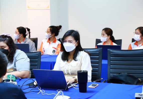 ภาพกิจกรรม   คณะวิทยาศาสตร์และเทคโนโลยี จัดอบรมเชิงปฏิบัติการ เรื่อง เทคนิคการออกแบบป้ายประชาสัมพันธ์ ให้กับอาจารย์และบุคลากรคณะวิทยาศาสตร์และเทคโนโลยี