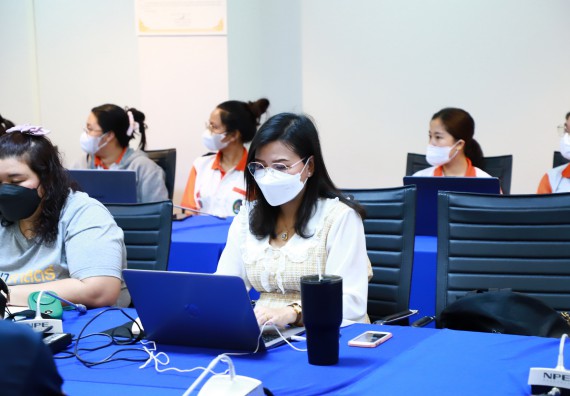 ภาพกิจกรรม   คณะวิทยาศาสตร์และเทคโนโลยี จัดอบรมเชิงปฏิบัติการ เรื่อง เทคนิคการออกแบบป้ายประชาสัมพันธ์ ให้กับอาจารย์และบุคลากรคณะวิทยาศาสตร์และเทคโนโลยี