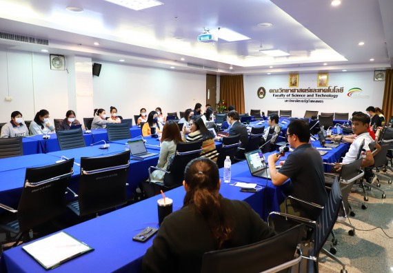 ภาพกิจกรรม   คณะวิทยาศาสตร์และเทคโนโลยี จัดอบรมเชิงปฏิบัติการ เรื่อง เทคนิคการออกแบบป้ายประชาสัมพันธ์ ให้กับอาจารย์และบุคลากรคณะวิทยาศาสตร์และเทคโนโลยี