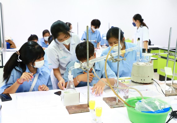 ภาพกิจกรรม  คณะวิทยาศาสตร์และเทคโนโลยี จัดกิจกรรมสร้างเสริมทักษะกระบวนการทางวิทยาศาสตร์สู่มาตรฐานสากล ให้กับนักเรียนระดับชั้นมัธยมศึกษาปีที่ 5 โรงเรียนตากพิทยาคม