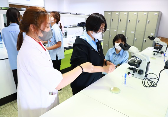 ภาพกิจกรรม  คณะวิทยาศาสตร์และเทคโนโลยี จัดกิจกรรมสร้างเสริมทักษะกระบวนการทางวิทยาศาสตร์สู่มาตรฐานสากล ให้กับนักเรียนระดับชั้นมัธยมศึกษาปีที่ 5 โรงเรียนตากพิทยาคม