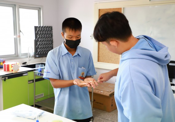 ภาพกิจกรรม  คณะวิทยาศาสตร์และเทคโนโลยี จัดกิจกรรมสร้างเสริมทักษะกระบวนการทางวิทยาศาสตร์สู่มาตรฐานสากล ให้กับนักเรียนระดับชั้นมัธยมศึกษาปีที่ 5 โรงเรียนตากพิทยาคม