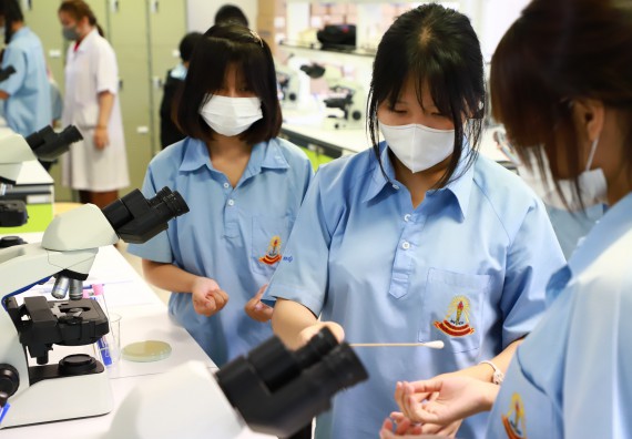 ภาพกิจกรรม  คณะวิทยาศาสตร์และเทคโนโลยี จัดกิจกรรมสร้างเสริมทักษะกระบวนการทางวิทยาศาสตร์สู่มาตรฐานสากล ให้กับนักเรียนระดับชั้นมัธยมศึกษาปีที่ 5 โรงเรียนตากพิทยาคม