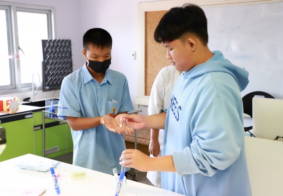 ภาพกิจกรรม  คณะวิทยาศาสตร์และเทคโนโลยี จัดกิจกรรมสร้างเสริมทักษะกระบวนการทางวิทยาศาสตร์สู่มาตรฐานสากล ให้กับนักเรียนระดับชั้นมัธยมศึกษาปีที่ 5 โรงเรียนตากพิทยาคม