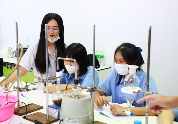 ภาพกิจกรรม  คณะวิทยาศาสตร์และเทคโนโลยี จัดกิจกรรมสร้างเสริมทักษะกระบวนการทางวิทยาศาสตร์สู่มาตรฐานสากล ให้กับนักเรียนระดับชั้นมัธยมศึกษาปีที่ 5 โรงเรียนตากพิทยาคม