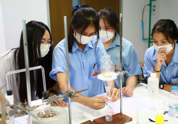 ภาพกิจกรรม  คณะวิทยาศาสตร์และเทคโนโลยี จัดกิจกรรมสร้างเสริมทักษะกระบวนการทางวิทยาศาสตร์สู่มาตรฐานสากล ให้กับนักเรียนระดับชั้นมัธยมศึกษาปีที่ 5 โรงเรียนตากพิทยาคม