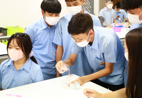 ภาพกิจกรรม  คณะวิทยาศาสตร์และเทคโนโลยี จัดกิจกรรมสร้างเสริมทักษะกระบวนการทางวิทยาศาสตร์สู่มาตรฐานสากล ให้กับนักเรียนระดับชั้นมัธยมศึกษาปีที่ 5 โรงเรียนตากพิทยาคม