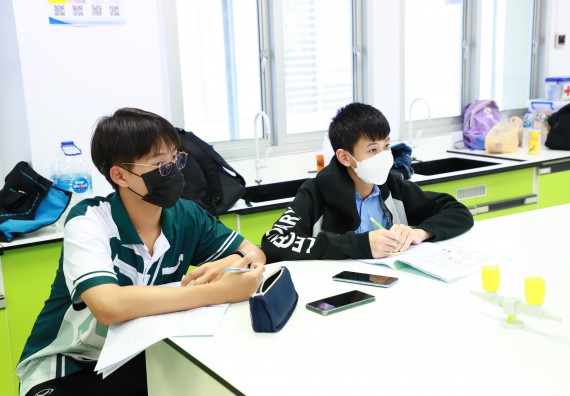 ภาพกิจกรรม  คณะวิทยาศาสตร์และเทคโนโลยี จัดกิจกรรมสร้างเสริมทักษะกระบวนการทางวิทยาศาสตร์สู่มาตรฐานสากล ให้กับนักเรียนระดับชั้นมัธยมศึกษาปีที่ 5 โรงเรียนตากพิทยาคม