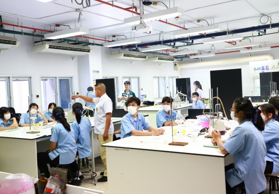 ภาพกิจกรรม  คณะวิทยาศาสตร์และเทคโนโลยี จัดกิจกรรมสร้างเสริมทักษะกระบวนการทางวิทยาศาสตร์สู่มาตรฐานสากล ให้กับนักเรียนระดับชั้นมัธยมศึกษาปีที่ 5 โรงเรียนตากพิทยาคม