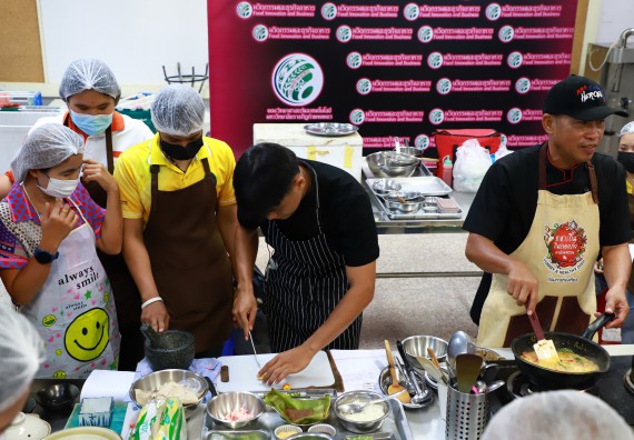 ภาพกิจกรรม  โปรแกรมวิชาวิทยาศาสตร์และเทคโนโลยีการอาหาร จัดกิจกรรมอบรมเชิงปฏิบัติการ เรื่อง การพัฒนาผู้เรียนตามผลการเรียนรู้ที่คาดหวังของหลักสูตรวิทยาศาสตรบัณฑิต สาขาวิชานวัตกรรมและธุรกิจอาหาร