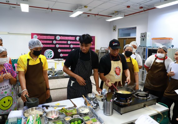 ภาพกิจกรรม  โปรแกรมวิชาวิทยาศาสตร์และเทคโนโลยีการอาหาร จัดกิจกรรมอบรมเชิงปฏิบัติการ เรื่อง การพัฒนาผู้เรียนตามผลการเรียนรู้ที่คาดหวังของหลักสูตรวิทยาศาสตรบัณฑิต สาขาวิชานวัตกรรมและธุรกิจอาหาร