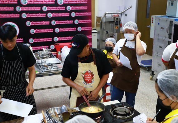 ภาพกิจกรรม  โปรแกรมวิชาวิทยาศาสตร์และเทคโนโลยีการอาหาร จัดกิจกรรมอบรมเชิงปฏิบัติการ เรื่อง การพัฒนาผู้เรียนตามผลการเรียนรู้ที่คาดหวังของหลักสูตรวิทยาศาสตรบัณฑิต สาขาวิชานวัตกรรมและธุรกิจอาหาร