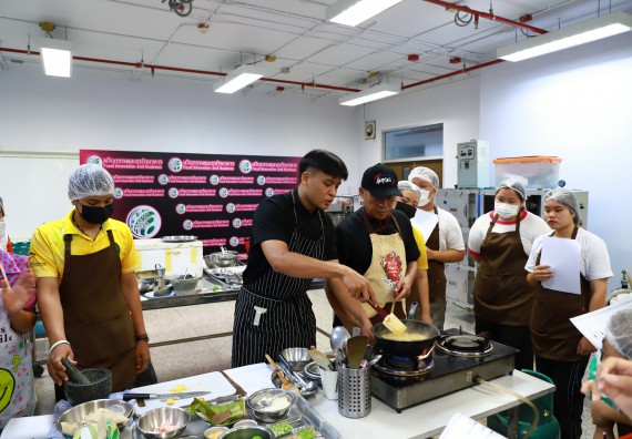 ภาพกิจกรรม  โปรแกรมวิชาวิทยาศาสตร์และเทคโนโลยีการอาหาร จัดกิจกรรมอบรมเชิงปฏิบัติการ เรื่อง การพัฒนาผู้เรียนตามผลการเรียนรู้ที่คาดหวังของหลักสูตรวิทยาศาสตรบัณฑิต สาขาวิชานวัตกรรมและธุรกิจอาหาร