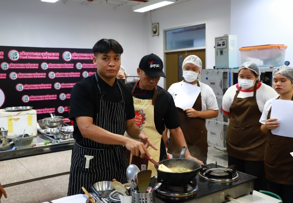 ภาพกิจกรรม  โปรแกรมวิชาวิทยาศาสตร์และเทคโนโลยีการอาหาร จัดกิจกรรมอบรมเชิงปฏิบัติการ เรื่อง การพัฒนาผู้เรียนตามผลการเรียนรู้ที่คาดหวังของหลักสูตรวิทยาศาสตรบัณฑิต สาขาวิชานวัตกรรมและธุรกิจอาหาร