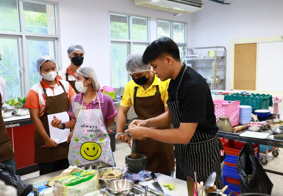 ภาพกิจกรรม  โปรแกรมวิชาวิทยาศาสตร์และเทคโนโลยีการอาหาร จัดกิจกรรมอบรมเชิงปฏิบัติการ เรื่อง การพัฒนาผู้เรียนตามผลการเรียนรู้ที่คาดหวังของหลักสูตรวิทยาศาสตรบัณฑิต สาขาวิชานวัตกรรมและธุรกิจอาหาร