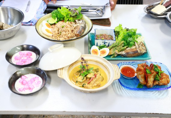 ภาพกิจกรรม  โปรแกรมวิชาวิทยาศาสตร์และเทคโนโลยีการอาหาร จัดกิจกรรมอบรมเชิงปฏิบัติการ เรื่อง การพัฒนาผู้เรียนตามผลการเรียนรู้ที่คาดหวังของหลักสูตรวิทยาศาสตรบัณฑิต สาขาวิชานวัตกรรมและธุรกิจอาหาร