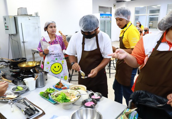 ภาพกิจกรรม  โปรแกรมวิชาวิทยาศาสตร์และเทคโนโลยีการอาหาร จัดกิจกรรมอบรมเชิงปฏิบัติการ เรื่อง การพัฒนาผู้เรียนตามผลการเรียนรู้ที่คาดหวังของหลักสูตรวิทยาศาสตรบัณฑิต สาขาวิชานวัตกรรมและธุรกิจอาหาร
