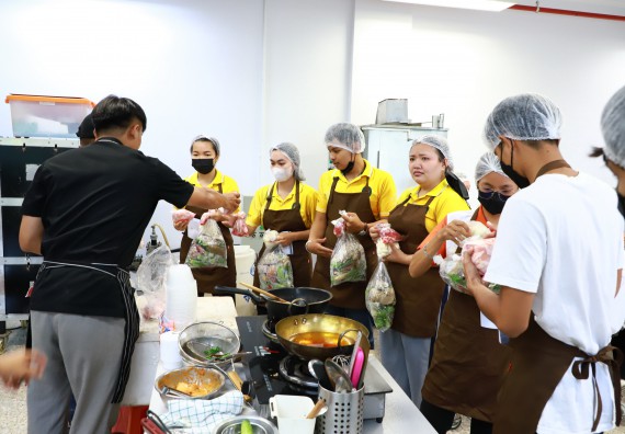 ภาพกิจกรรม  โปรแกรมวิชาวิทยาศาสตร์และเทคโนโลยีการอาหาร จัดกิจกรรมอบรมเชิงปฏิบัติการ เรื่อง การพัฒนาผู้เรียนตามผลการเรียนรู้ที่คาดหวังของหลักสูตรวิทยาศาสตรบัณฑิต สาขาวิชานวัตกรรมและธุรกิจอาหาร